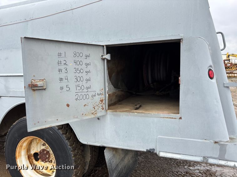 image for item DV4269 1979 International 1854 fuel truck