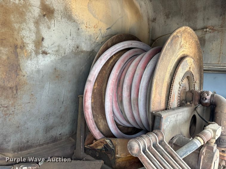 image for item DV4269 1979 International 1854 fuel truck