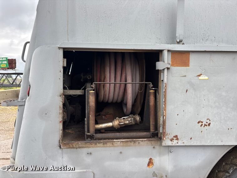 image for item DV4269 1979 International 1854 fuel truck