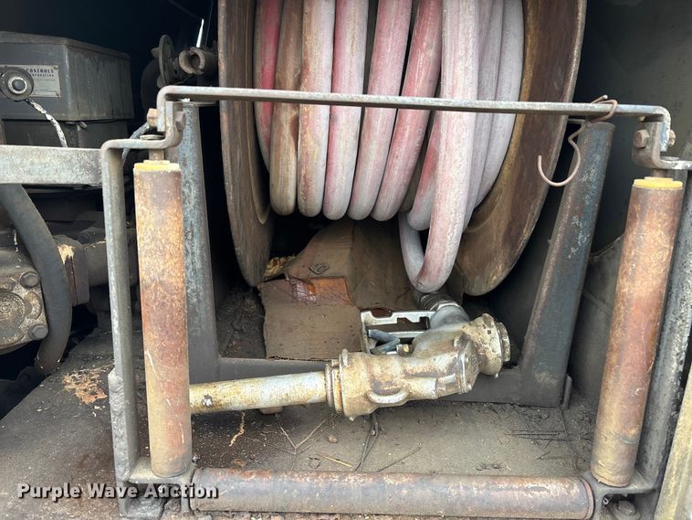image for item DV4269 1979 International 1854 fuel truck