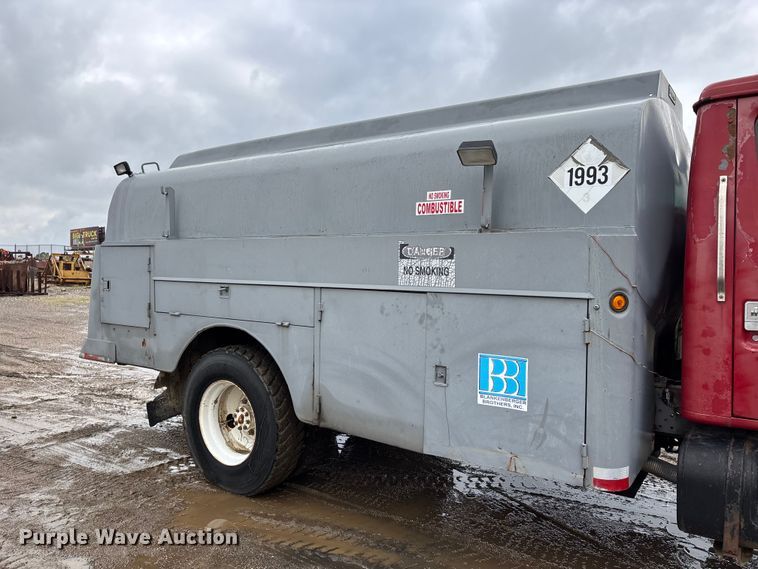 image for item DV4269 1979 International 1854 fuel truck