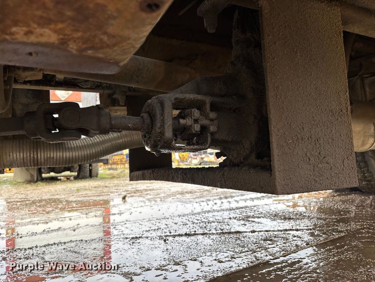 image for item DV4269 1979 International 1854 fuel truck