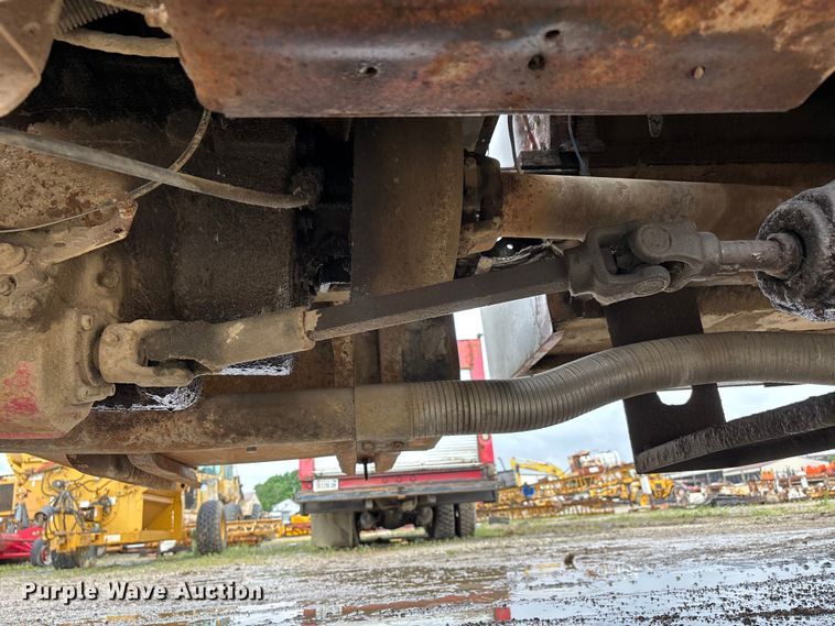 image for item DV4269 1979 International 1854 fuel truck