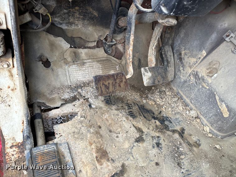 image for item DV4269 1979 International 1854 fuel truck