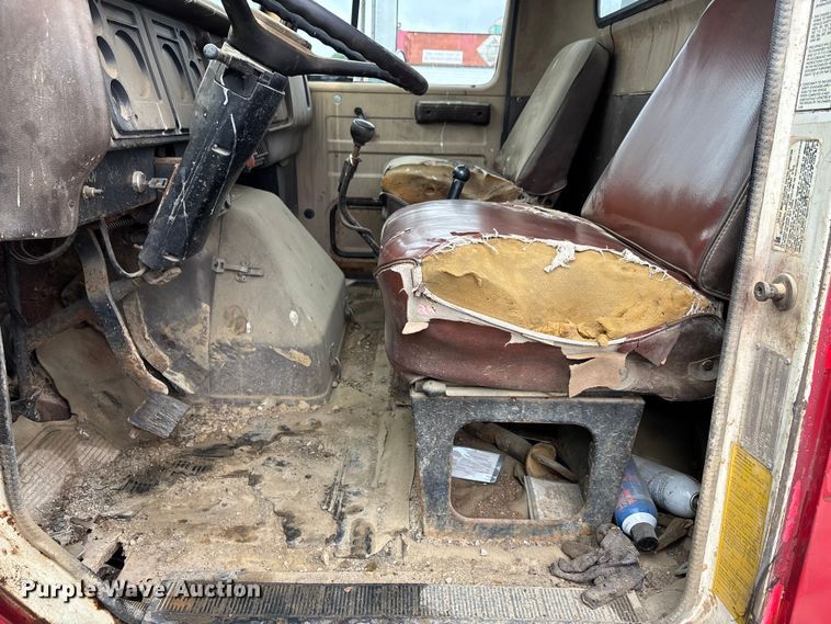 image for item DV4269 1979 International 1854 fuel truck