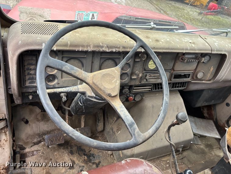 image for item DV4269 1979 International 1854 fuel truck