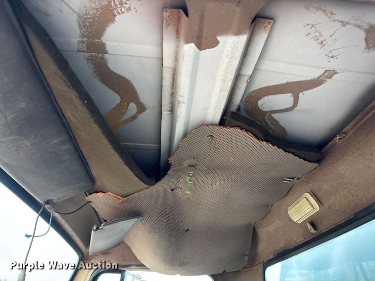 image for item DV4269 1979 International 1854 fuel truck