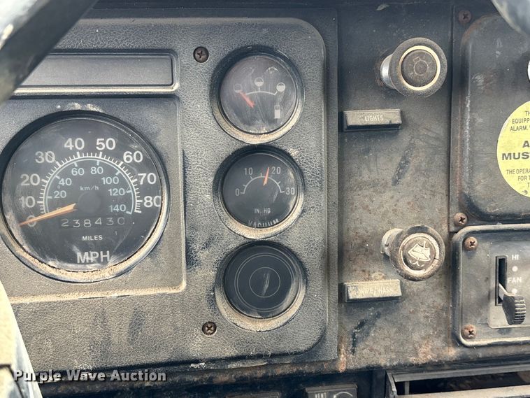 image for item DV4269 1979 International 1854 fuel truck