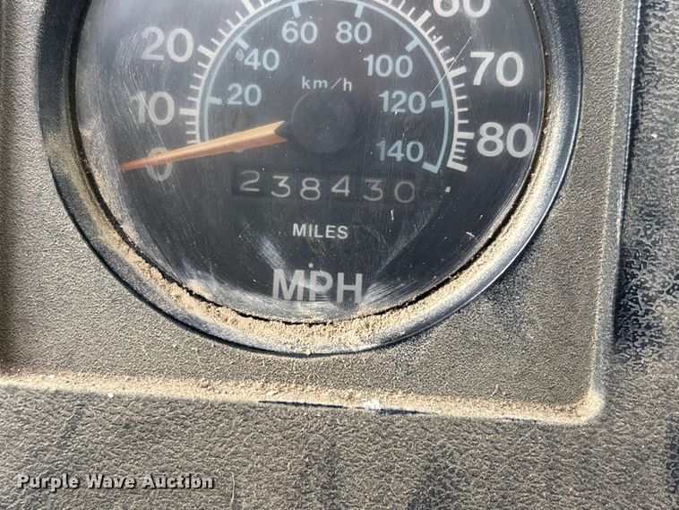 image for item DV4269 1979 International 1854 fuel truck
