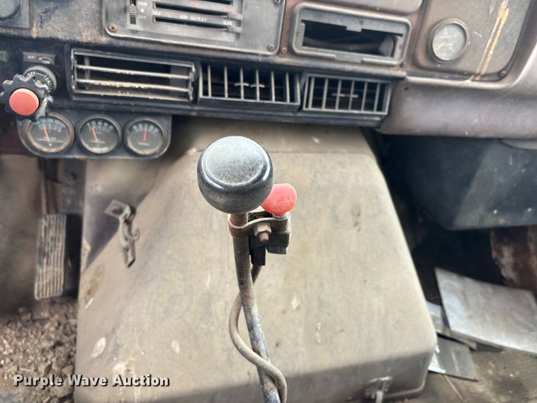 image for item DV4269 1979 International 1854 fuel truck