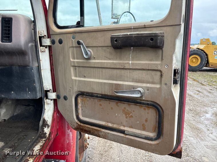 image for item DV4269 1979 International 1854 fuel truck
