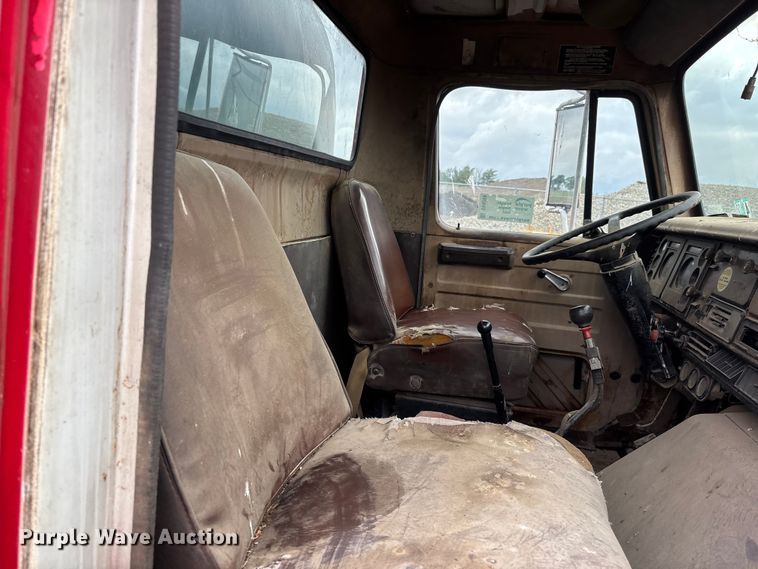 image for item DV4269 1979 International 1854 fuel truck
