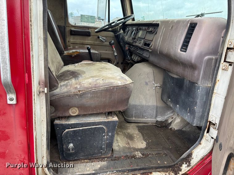 image for item DV4269 1979 International 1854 fuel truck