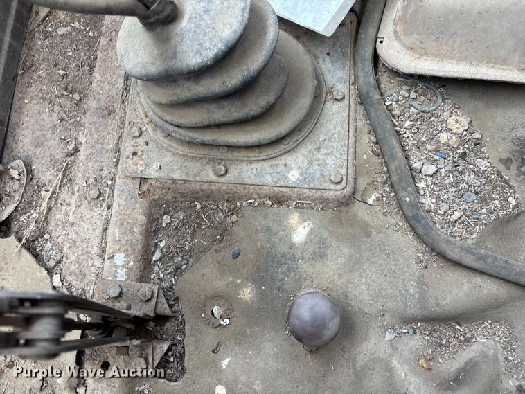 image for item DV4269 1979 International 1854 fuel truck
