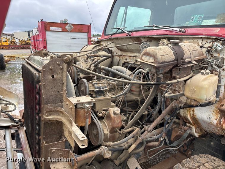image for item DV4269 1979 International 1854 fuel truck