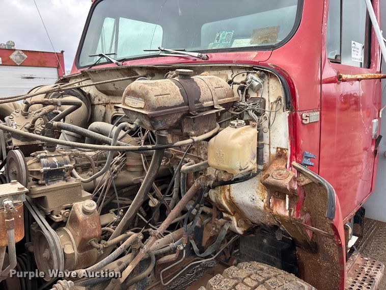 image for item DV4269 1979 International 1854 fuel truck