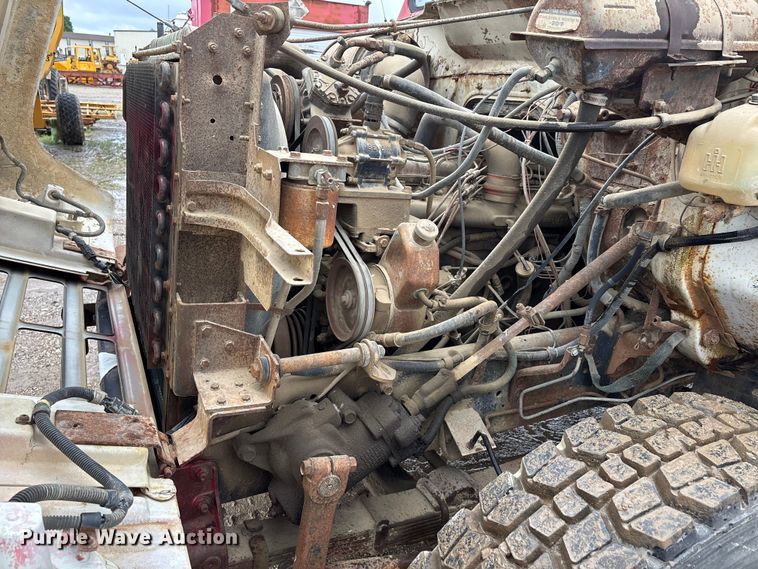 image for item DV4269 1979 International 1854 fuel truck