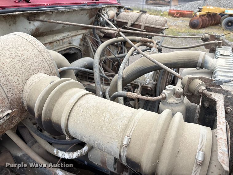 image for item DV4269 1979 International 1854 fuel truck