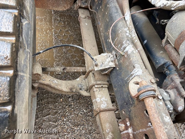 image for item DV4269 1979 International 1854 fuel truck