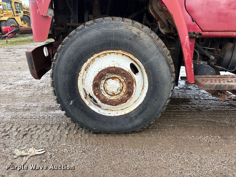 image for item DV4269 1979 International 1854 fuel truck