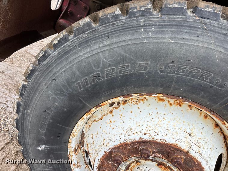image for item DV4269 1979 International 1854 fuel truck