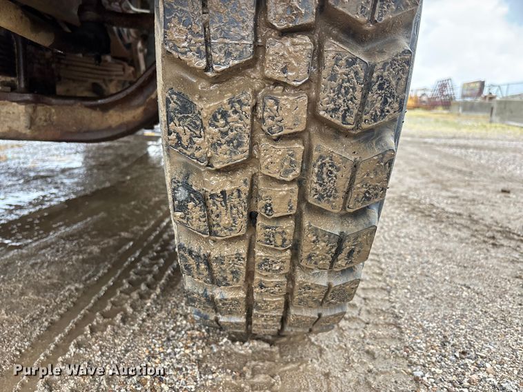 image for item DV4269 1979 International 1854 fuel truck