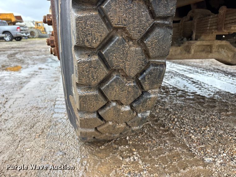 image for item DV4269 1979 International 1854 fuel truck