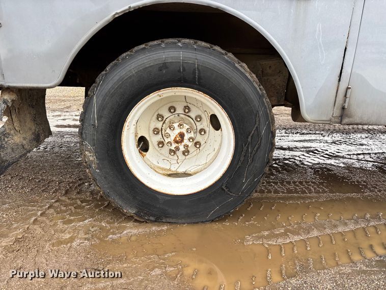 image for item DV4269 1979 International 1854 fuel truck