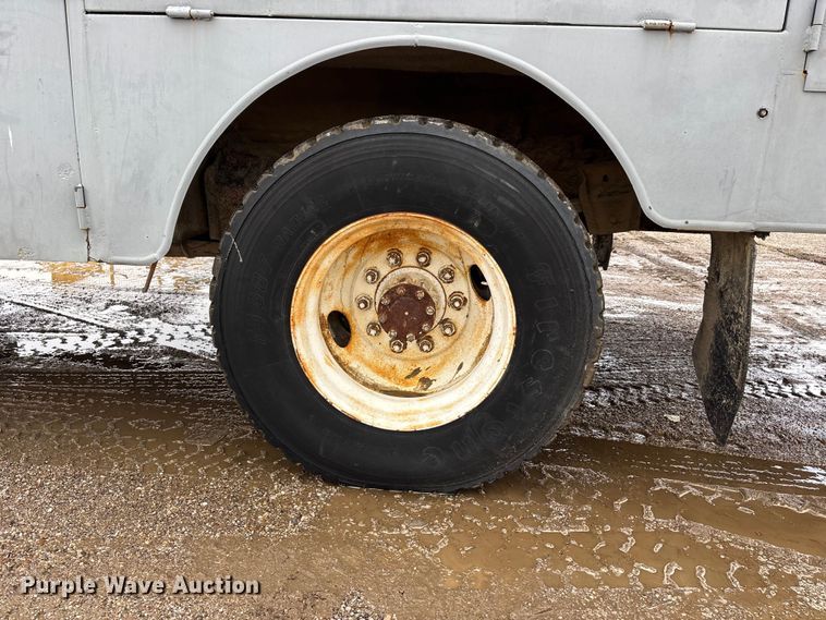 image for item DV4269 1979 International 1854 fuel truck