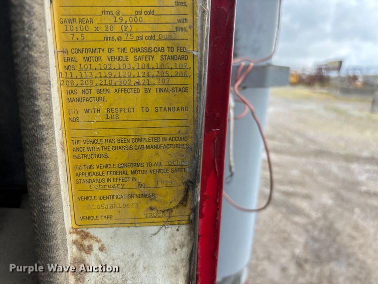 image for item DV4269 1979 International 1854 fuel truck