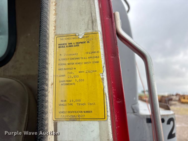 image for item DV4269 1979 International 1854 fuel truck