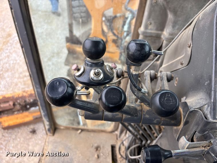 image for item DV4271 1999 Champion 780A motor grader