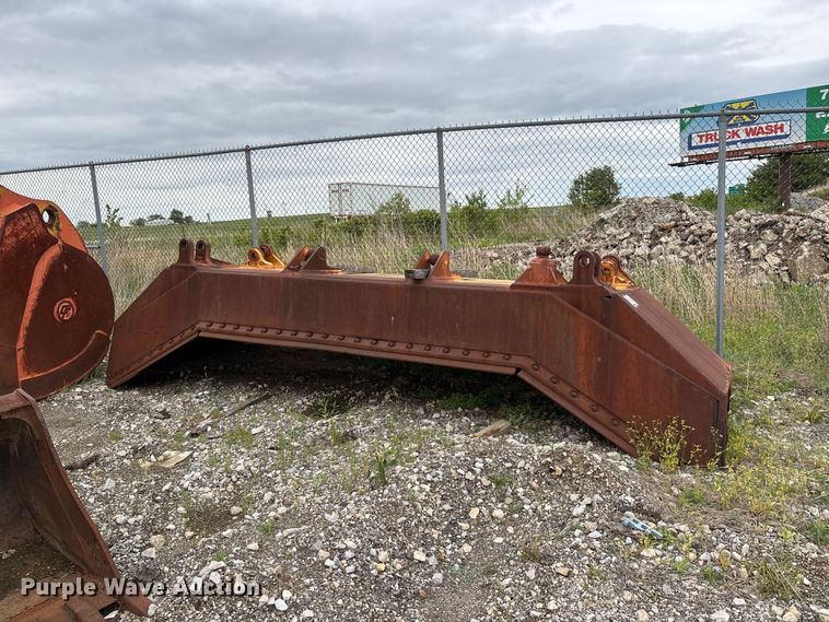 image for item DV4272 Dozer blade