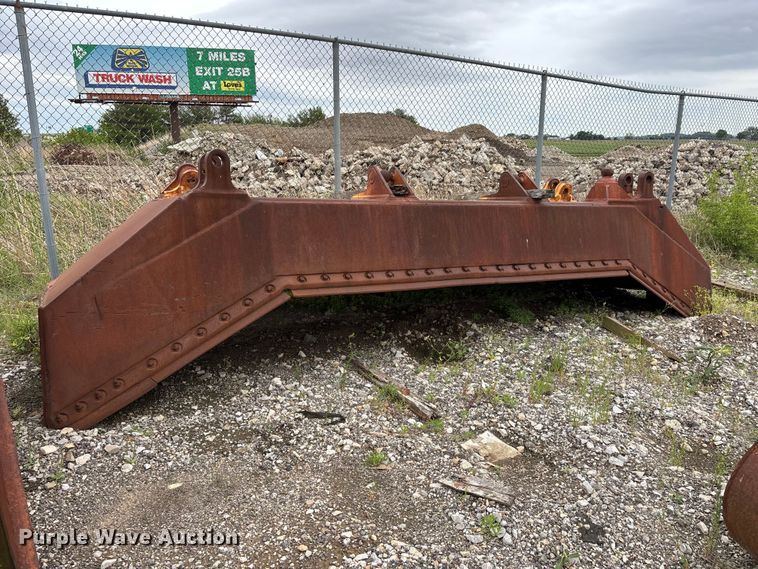 image for item DV4272 Dozer blade
