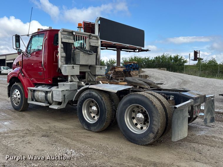 image for item DV4274 2006 Sterling 9500 semi truck