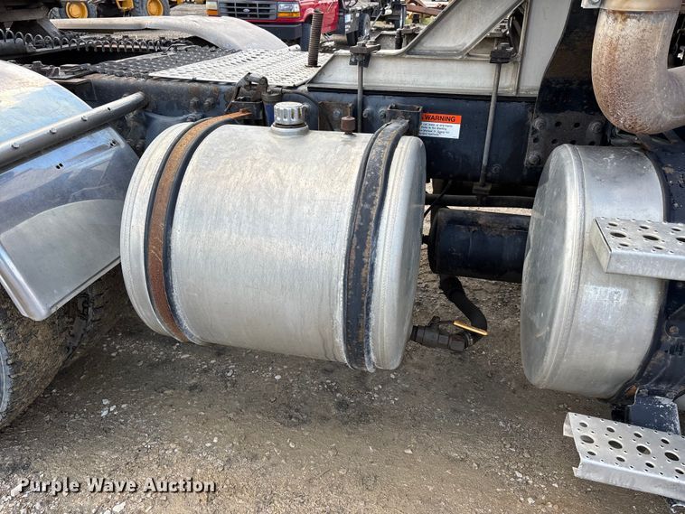 image for item DV4274 2006 Sterling 9500 semi truck