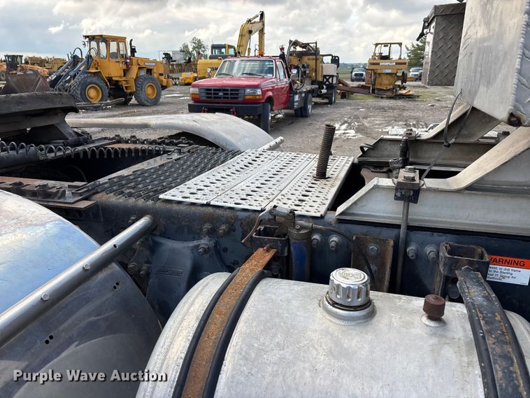 image for item DV4274 2006 Sterling 9500 semi truck