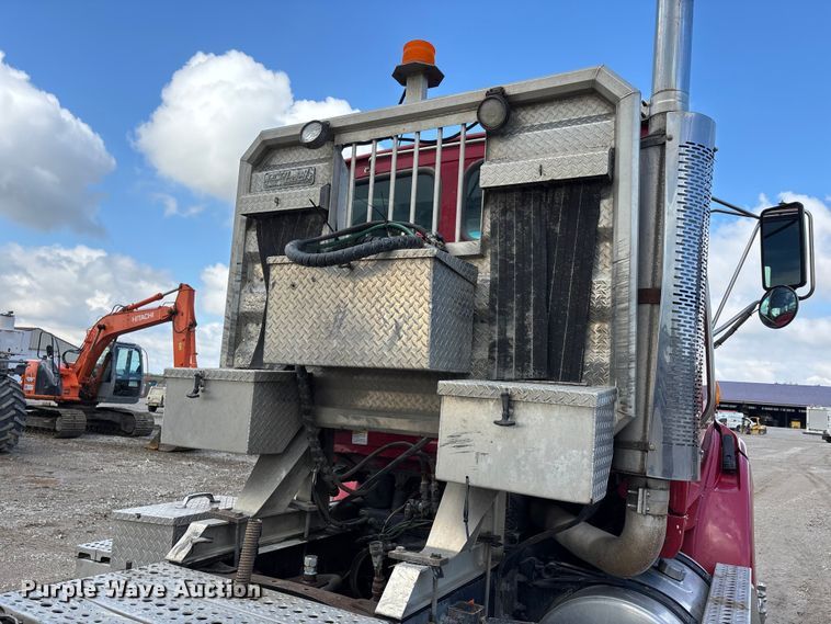 image for item DV4274 2006 Sterling 9500 semi truck