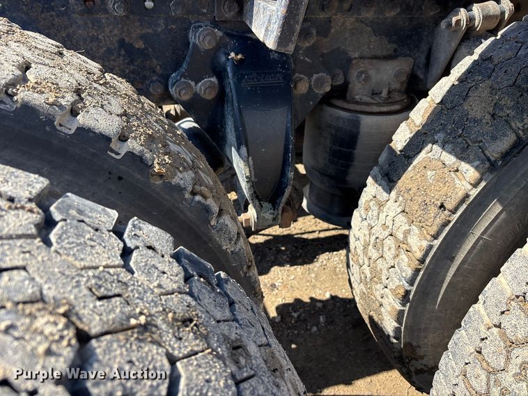 image for item DV4274 2006 Sterling 9500 semi truck