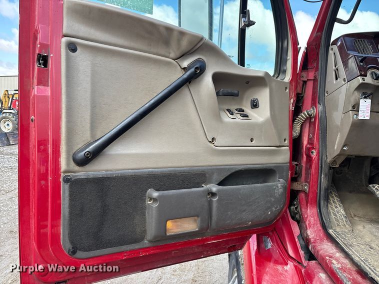 image for item DV4274 2006 Sterling 9500 semi truck