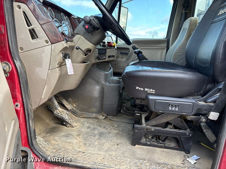 image for item DV4274 2006 Sterling 9500 semi truck