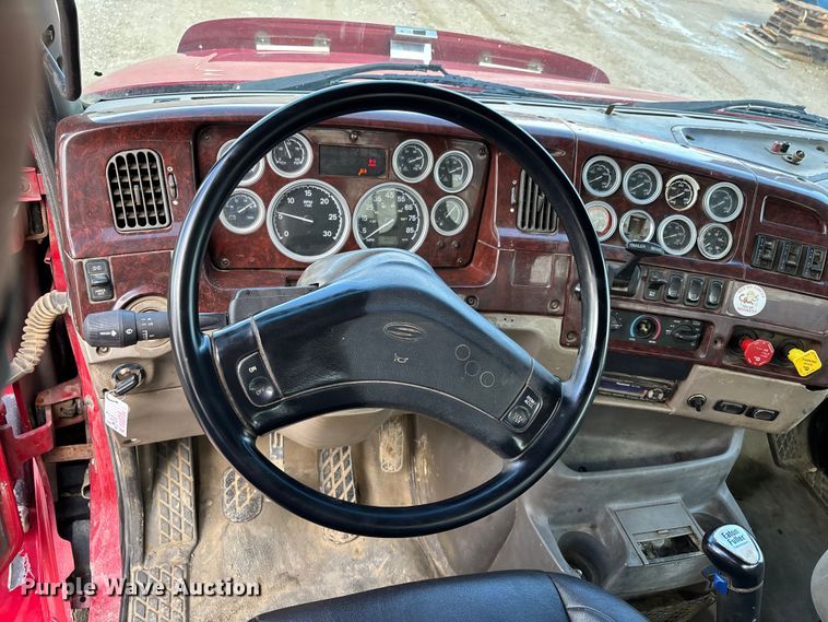 image for item DV4274 2006 Sterling 9500 semi truck