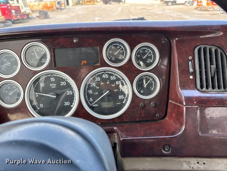 image for item DV4274 2006 Sterling 9500 semi truck