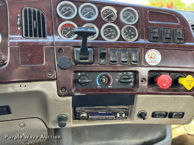image for item DV4274 2006 Sterling 9500 semi truck