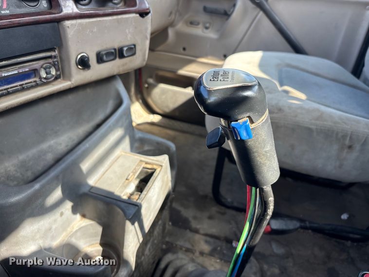 image for item DV4274 2006 Sterling 9500 semi truck