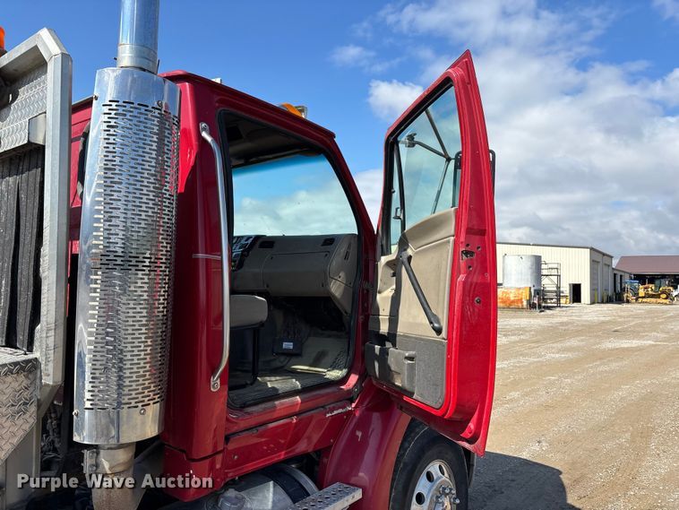 image for item DV4274 2006 Sterling 9500 semi truck