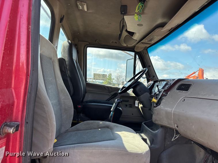 image for item DV4274 2006 Sterling 9500 semi truck