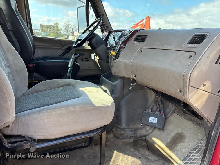 image for item DV4274 2006 Sterling 9500 semi truck