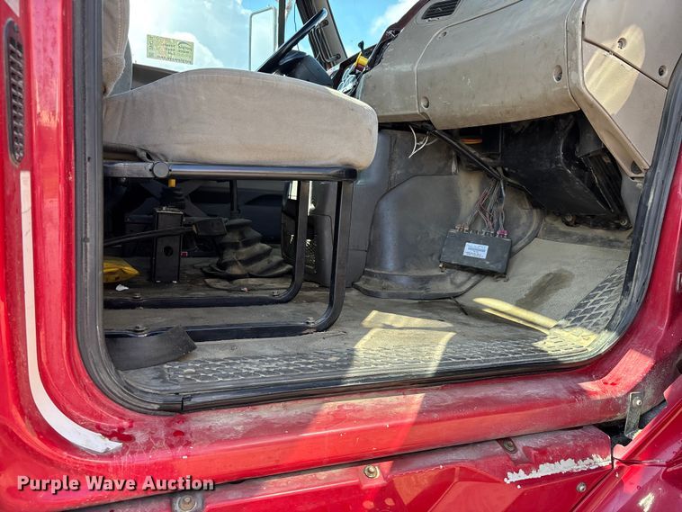 image for item DV4274 2006 Sterling 9500 semi truck