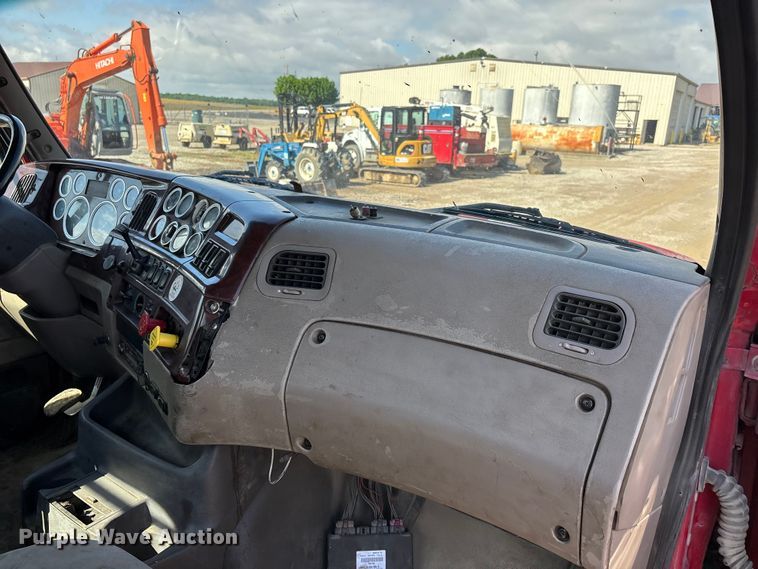 image for item DV4274 2006 Sterling 9500 semi truck